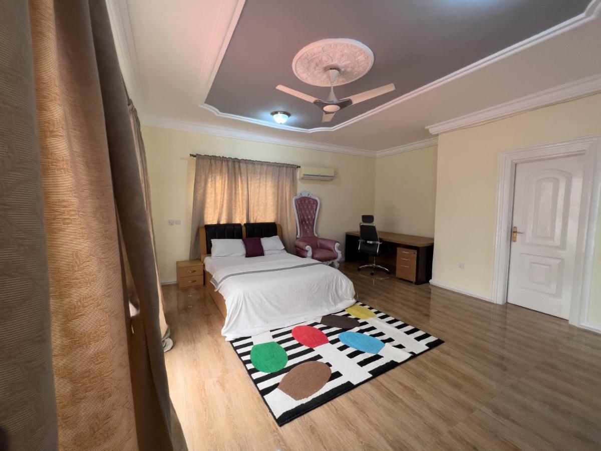 T'S Place Adenta Luaran gambar
