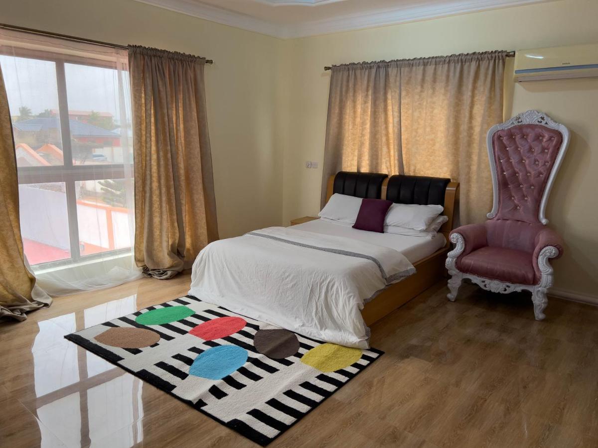 T'S Place Adenta Luaran gambar