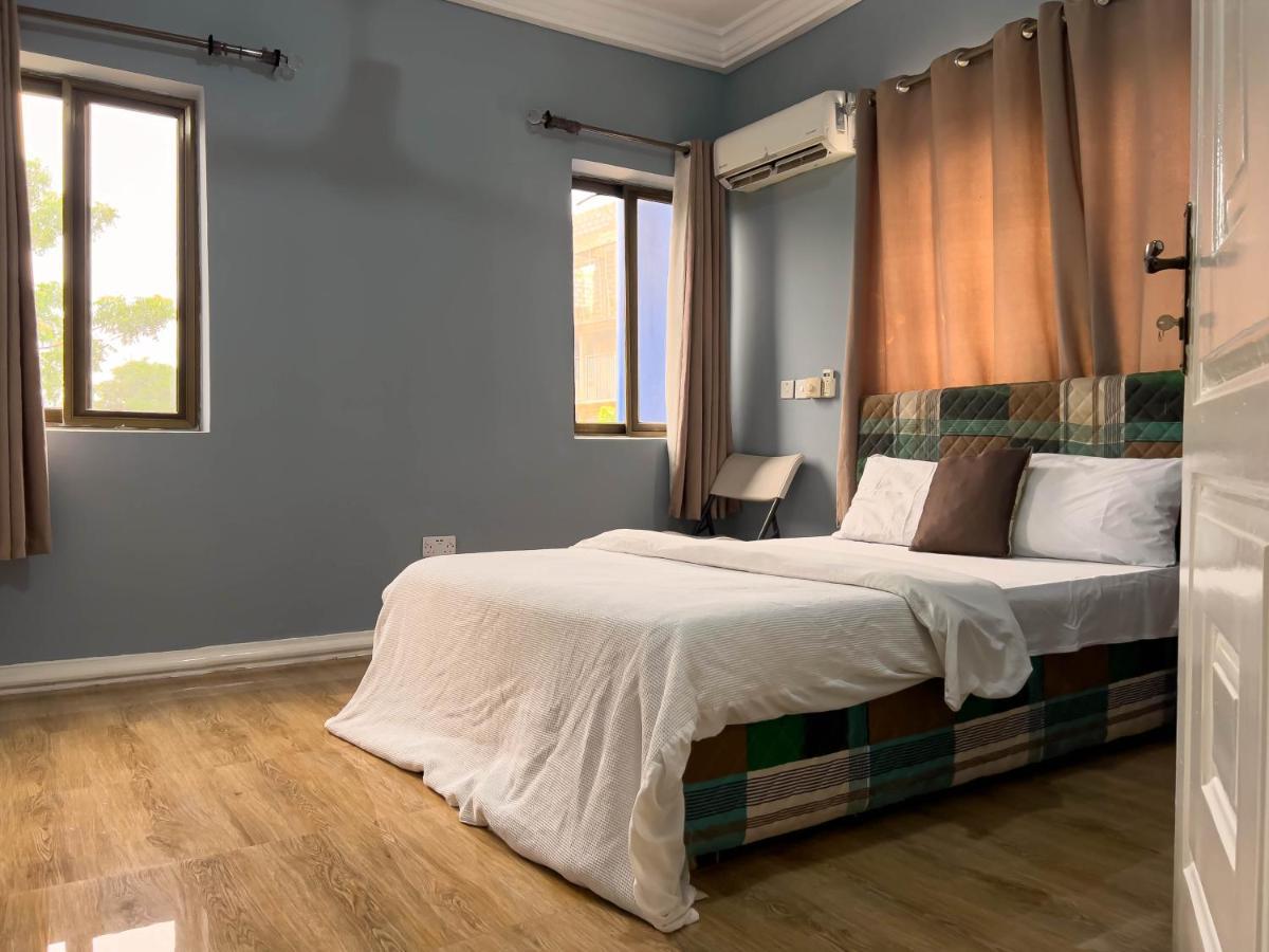 T'S Place Adenta Luaran gambar