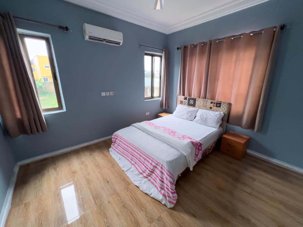 T'S Place Adenta Luaran gambar