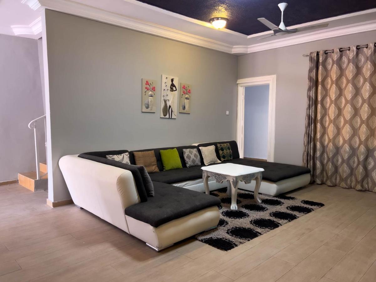 T'S Place Adenta Luaran gambar