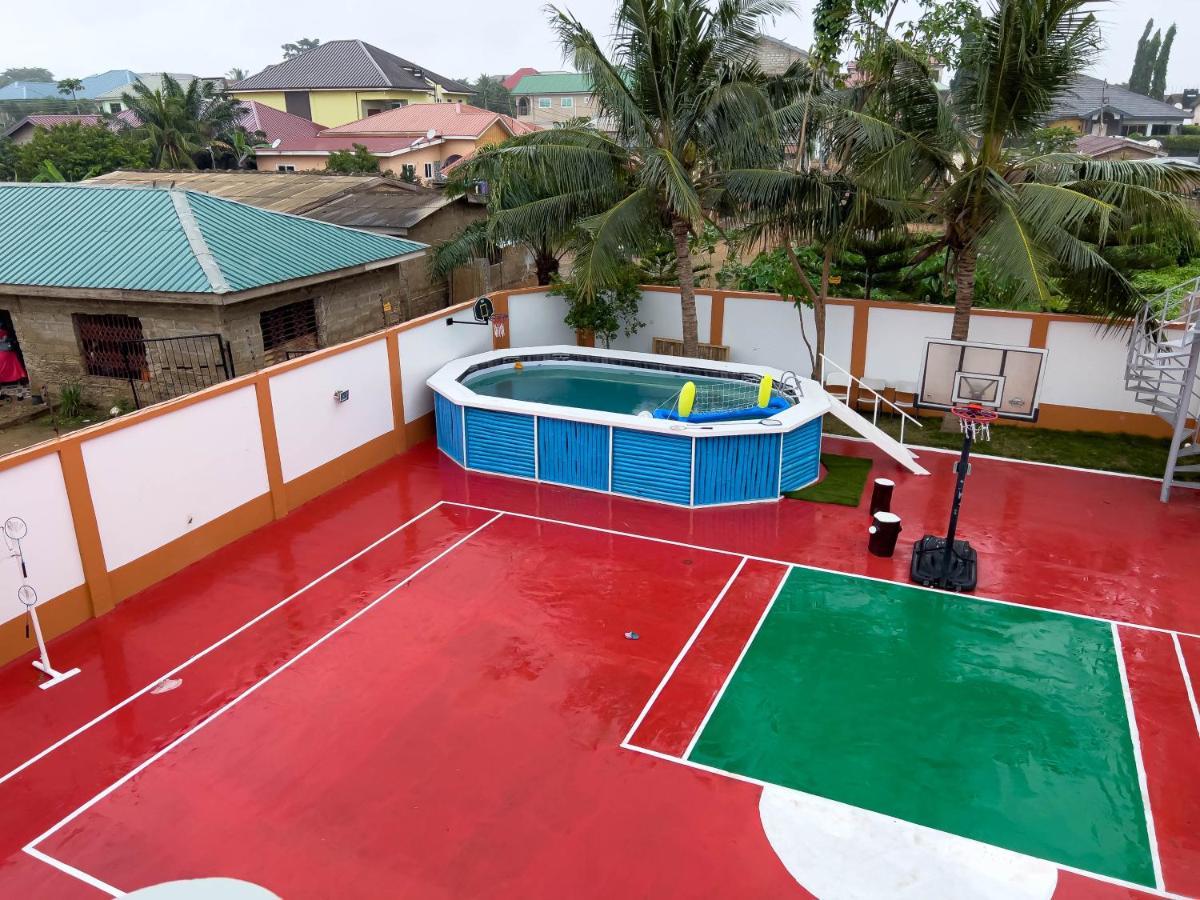 T'S Place Adenta Luaran gambar