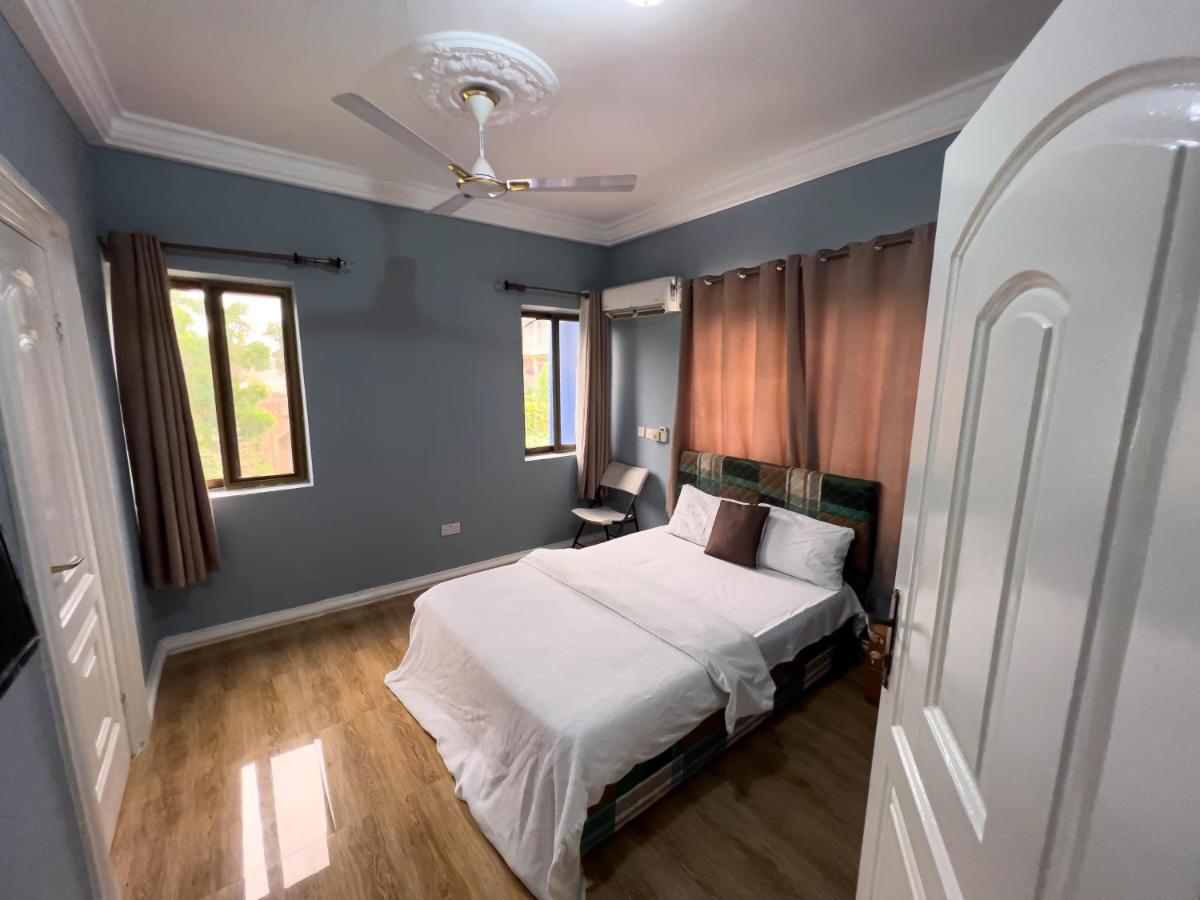 T'S Place Adenta Luaran gambar